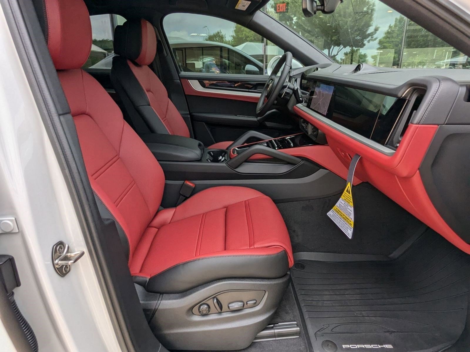 Certified 2025 Porsche Cayenne image 25