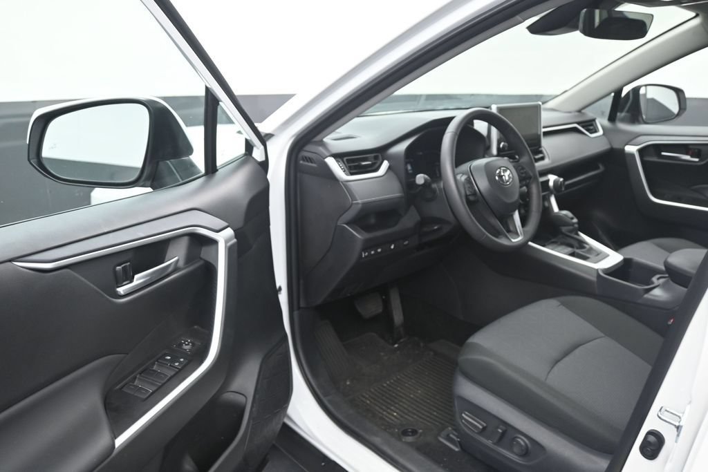 Used 2025 Toyota RAV4 XLE w/ Convenience Package AWD/4WD image 10