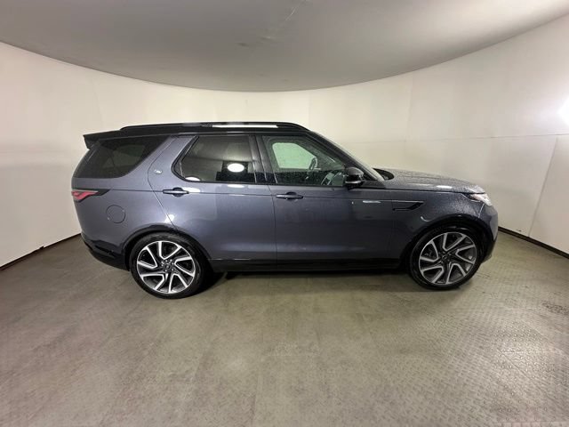 Used 2024 Land Rover Discovery Metropolitan Edition AWD/4WD image 2
