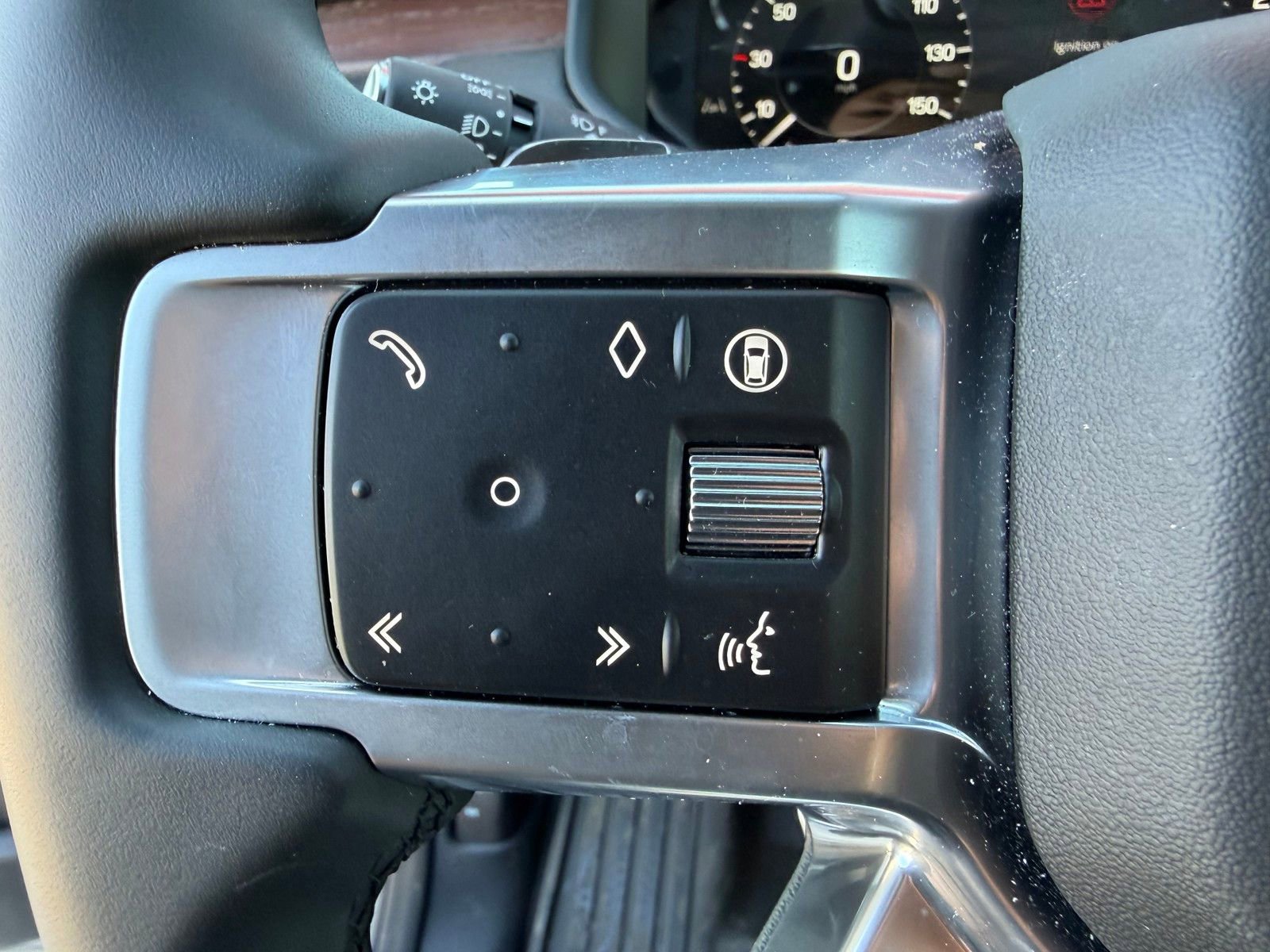 Used 2025 Land Rover Discovery Dynamic SE image 11