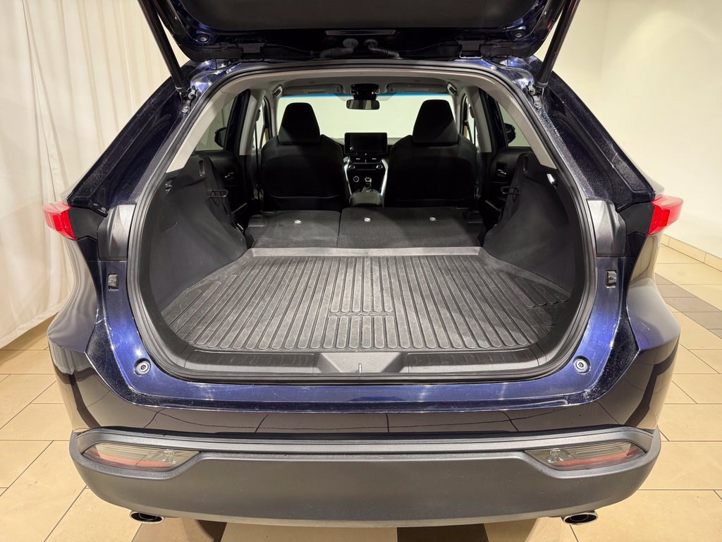 Certified 2023 Toyota Venza LE AWD/4WD image 11