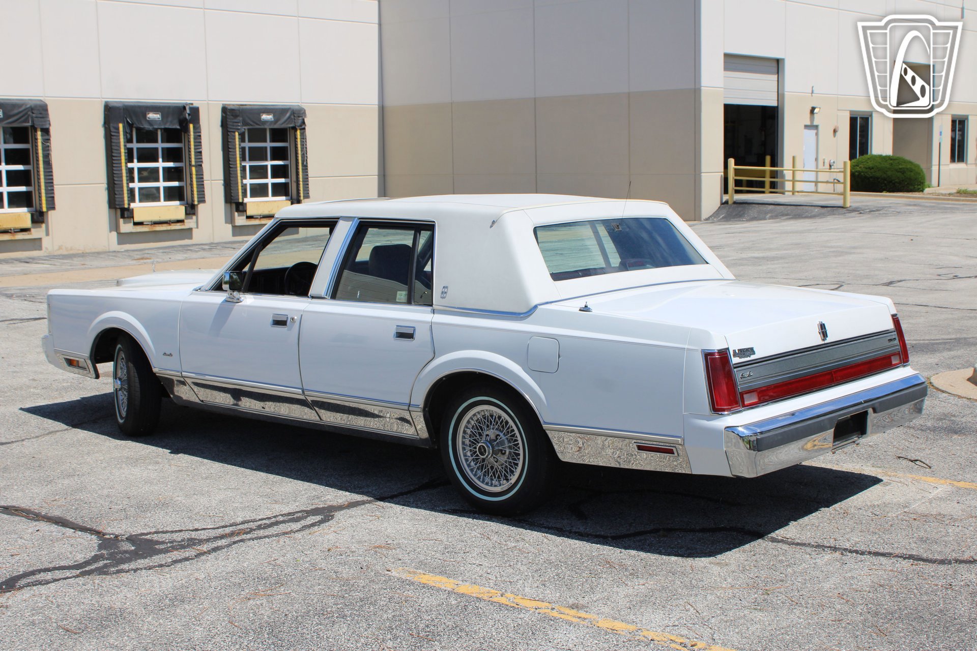 Used 1988 Lincoln Town Car Signature RWD image 7