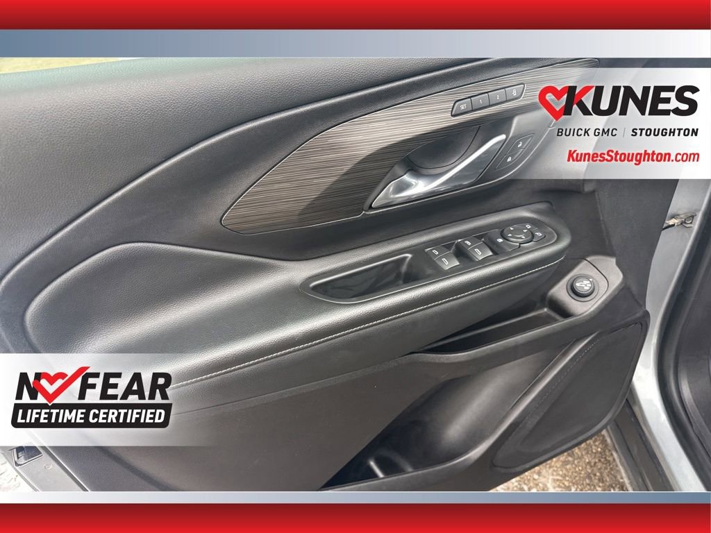 Used 2024 GMC Terrain SLT image 19