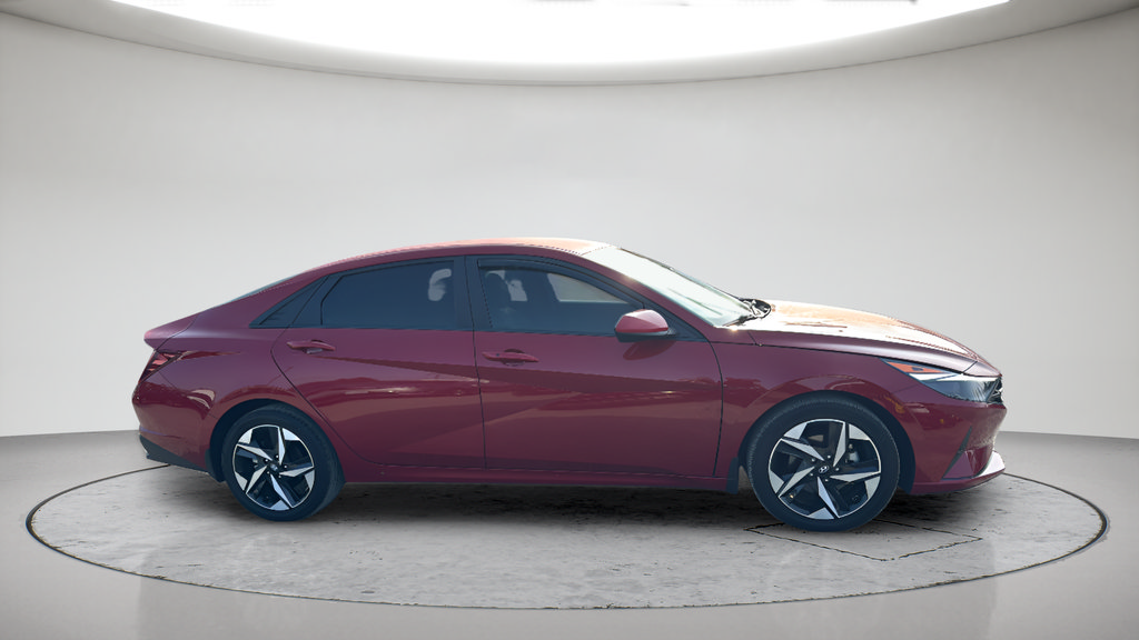 Used 2023 Hyundai Elantra SEL w/ Convenience Package FWD image 3
