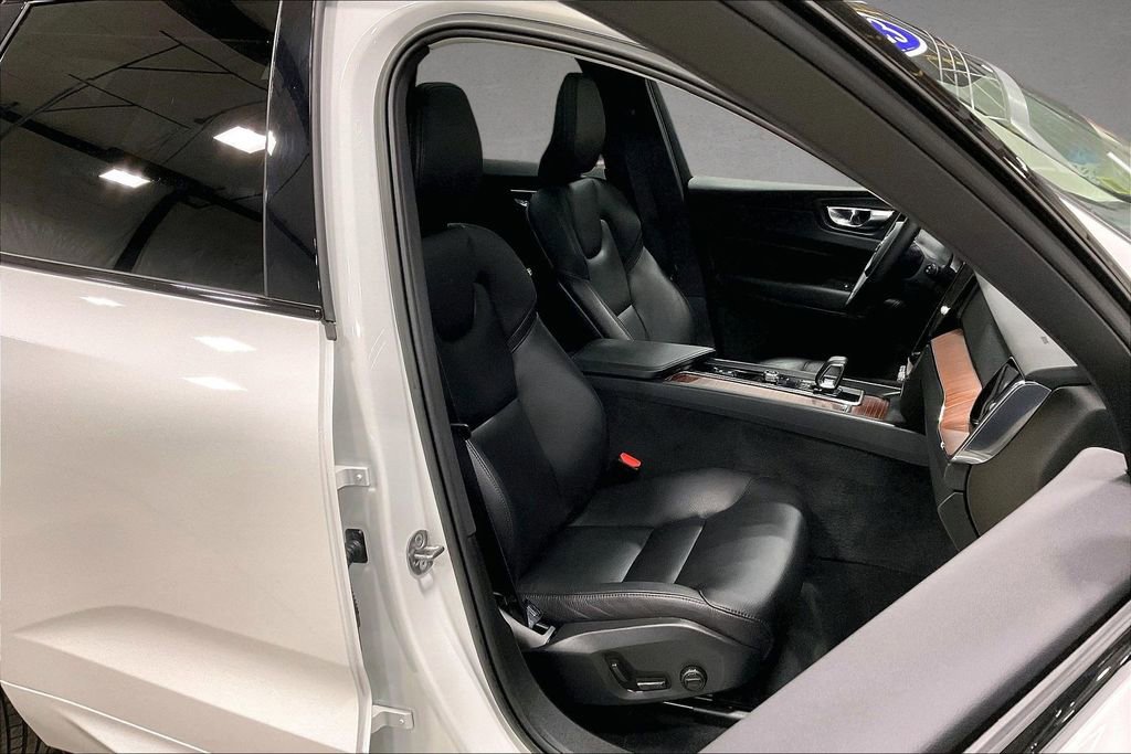 Certified 2023 Volvo XC60 B5 Plus w/ Climate Package AWD/4WD image 29