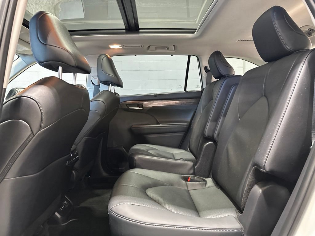 Certified 2026 Toyota Highlander Platinum AWD/4WD image 14