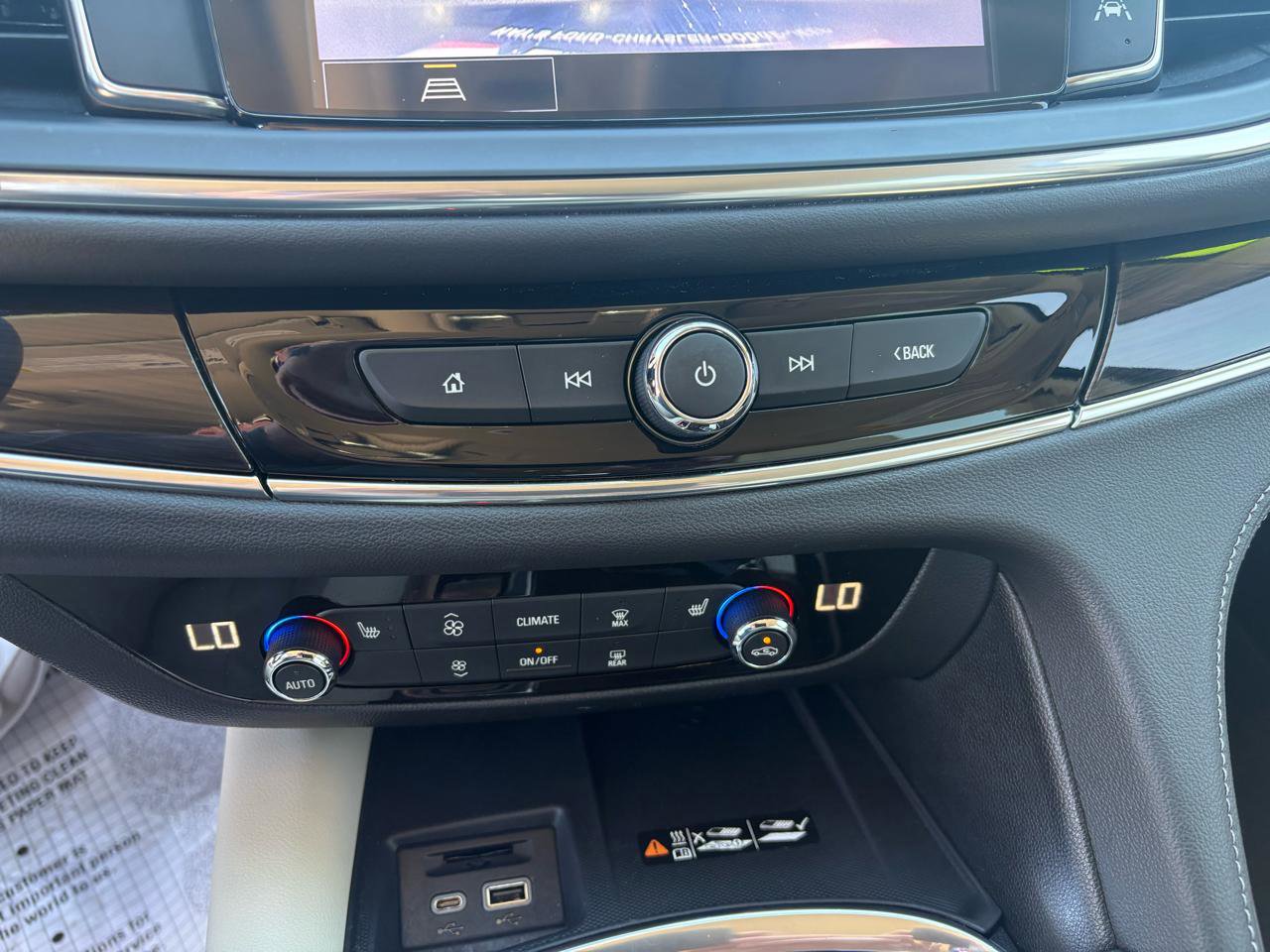 Used 2023 Buick Enclave Essence image 23