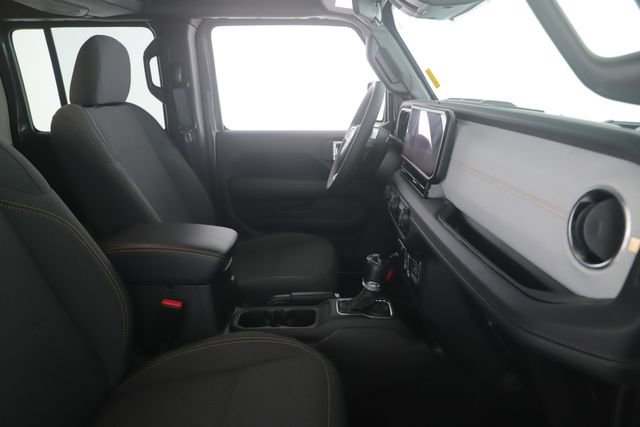 Used 2025 Jeep Wrangler Unlimited Sahara image 29