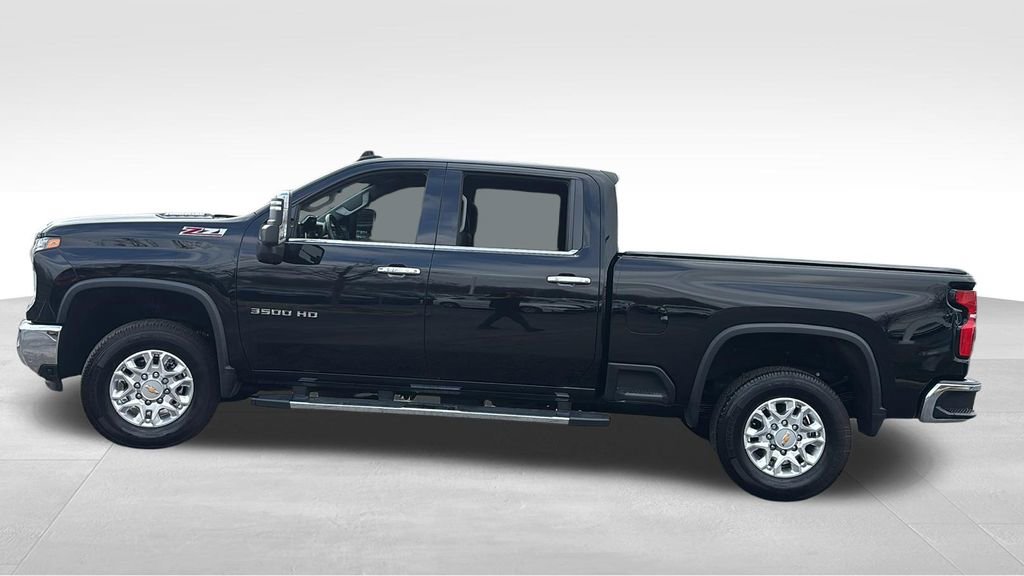 Used 2024 Chevrolet Silverado 3500 LTZ w/ LTZ Plus Package image 4