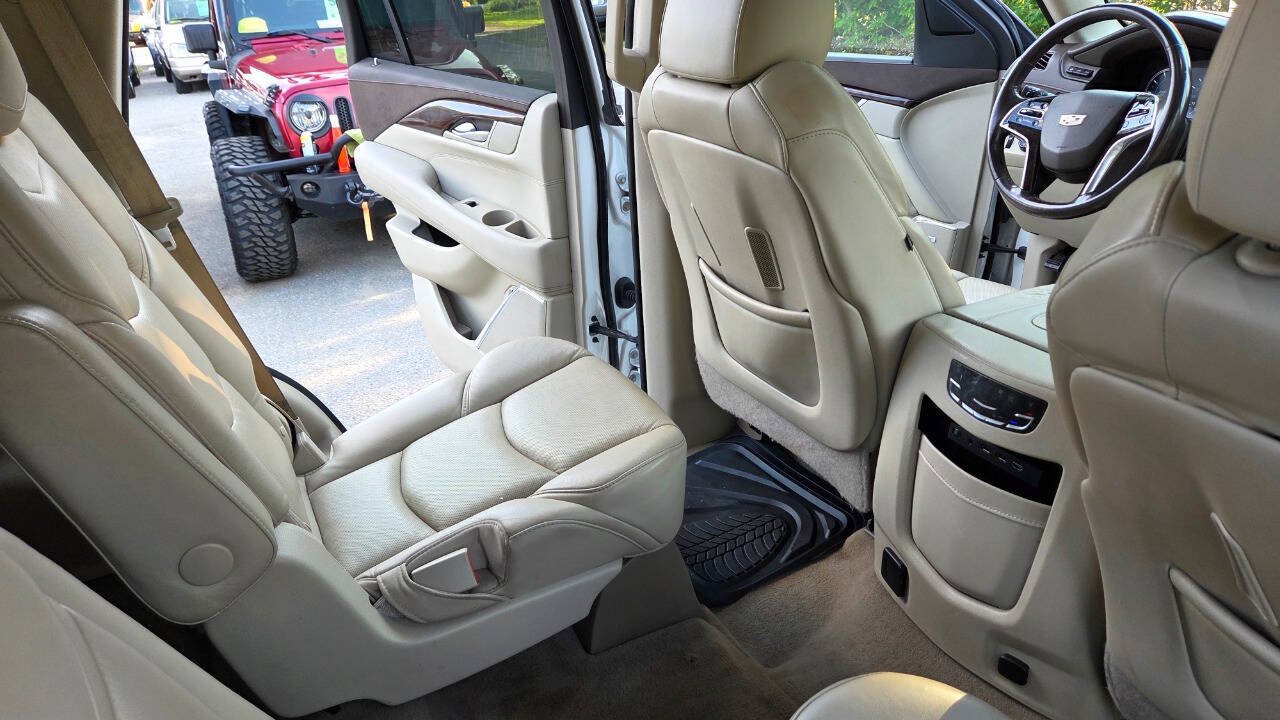 Used 2017 Cadillac Escalade Luxury AWD/4WD image 53