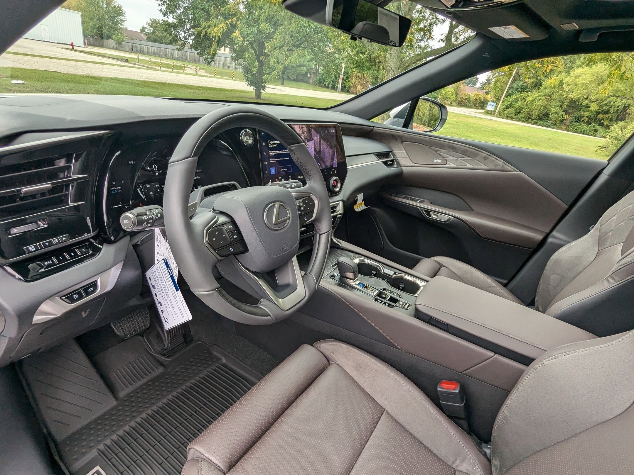 New 2025 Lexus RX 350 w/ Luxury Package image 4