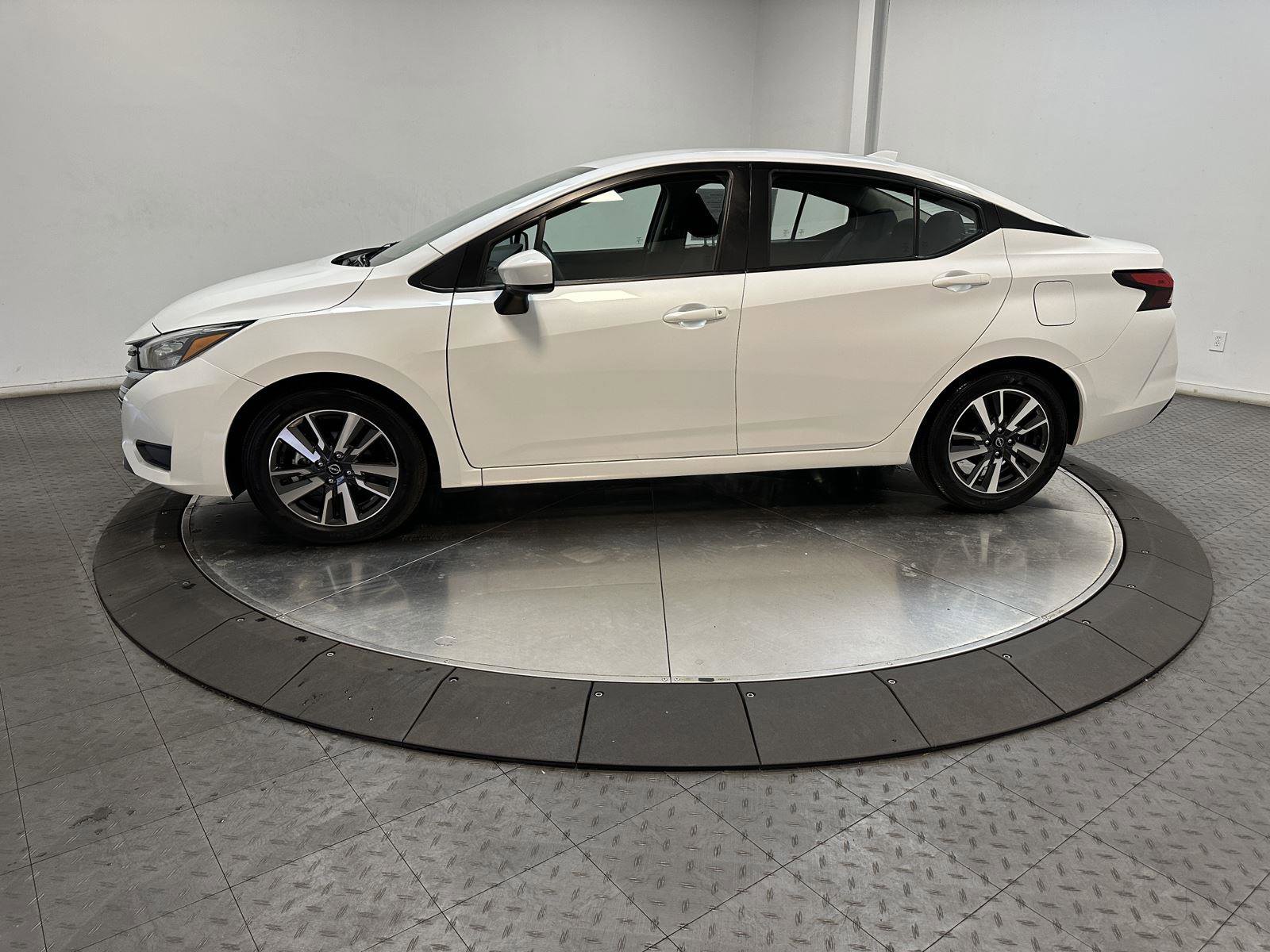Used 2025 Nissan Versa SV FWD image 8