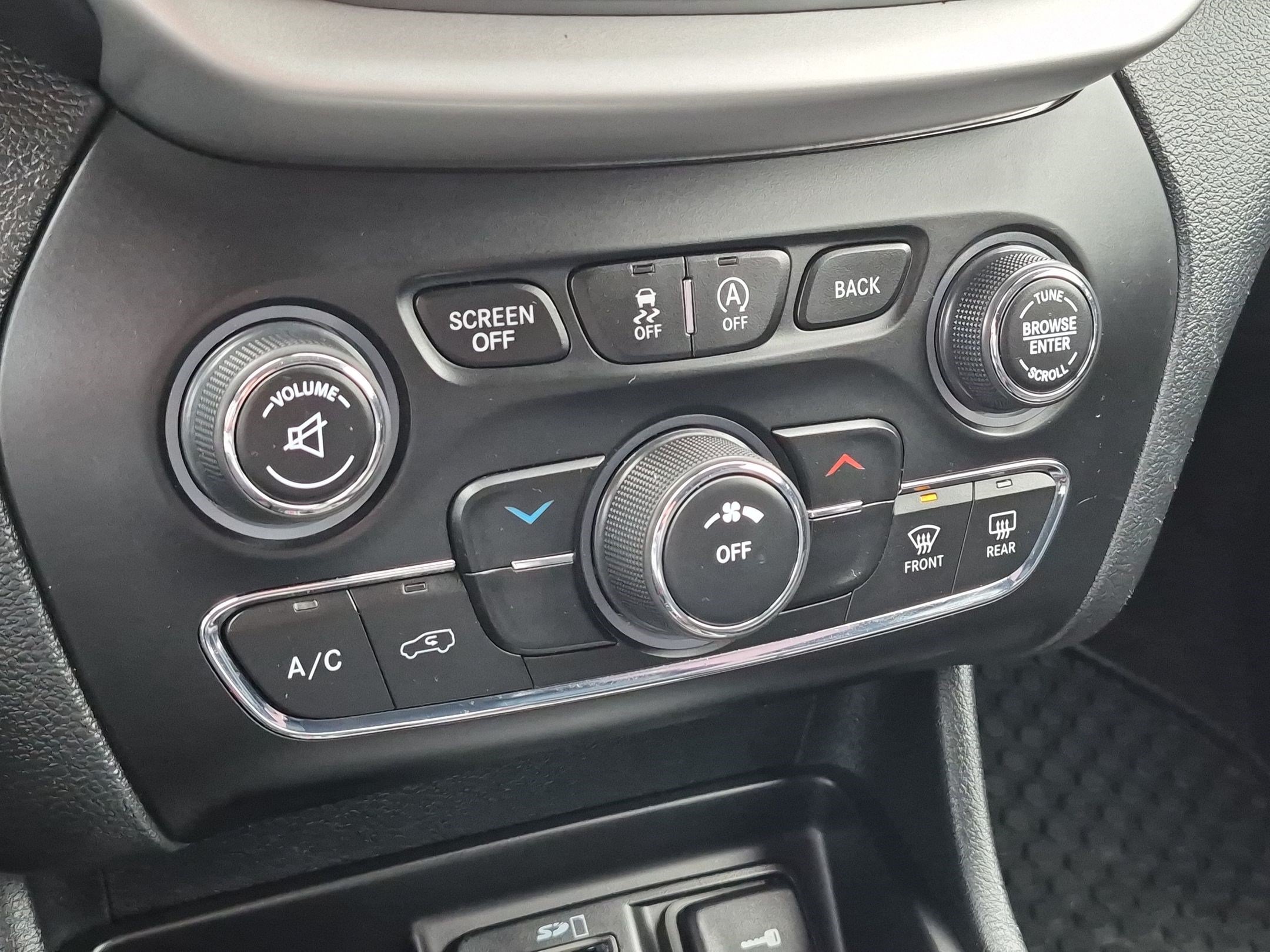 Used 2016 Jeep Cherokee Trailhawk w/ Cold Weather Group AWD/4WD image 25