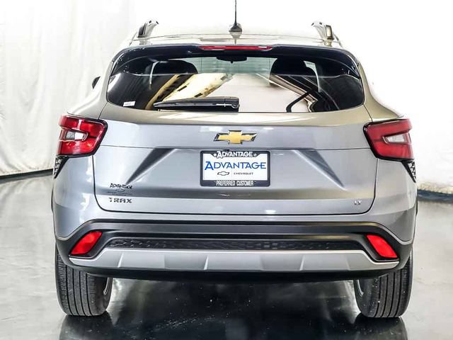 Certified 2025 Chevrolet Trax LT FWD image 8
