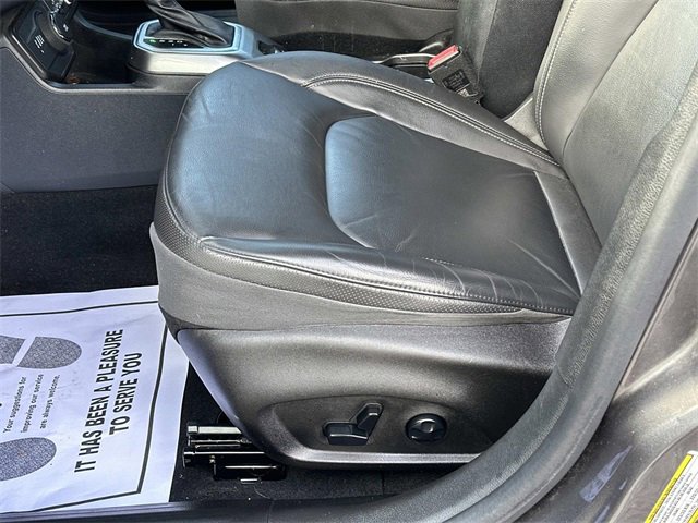 Certified 2019 Jeep Renegade Limited w/ UConnect 8.4 Nav Group image 17