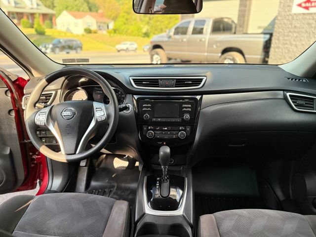 Used 2015 Nissan Rogue SV image 16