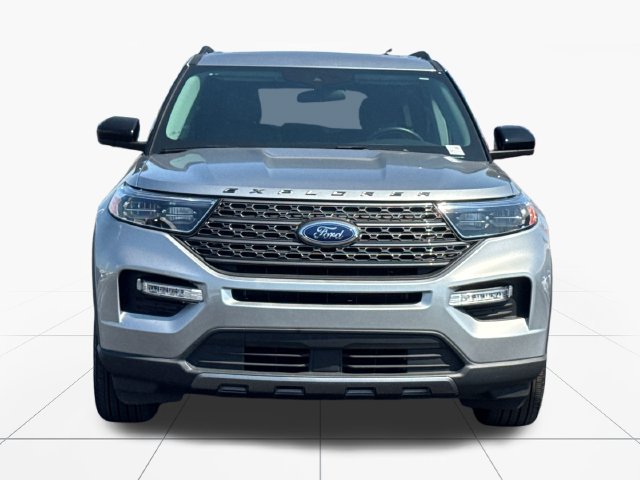 Used 2024 Ford Explorer XLT w/ Equipment Group 202A AWD/4WD image 9
