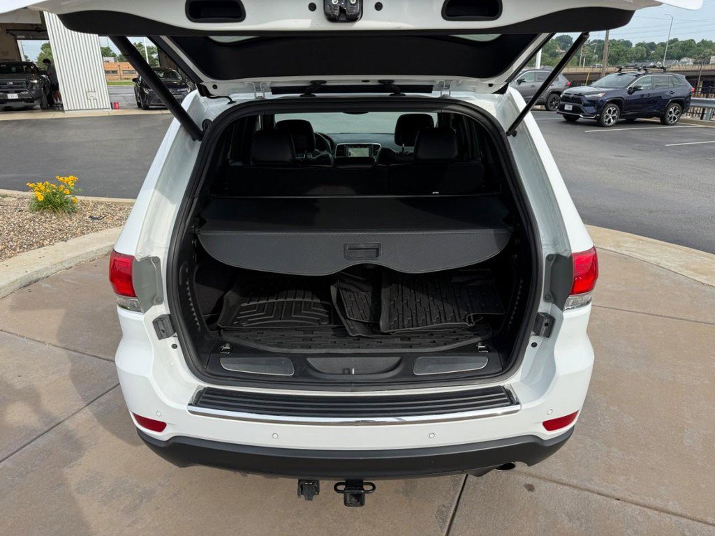 Used 2018 Jeep Grand Cherokee Limited AWD/4WD image 9