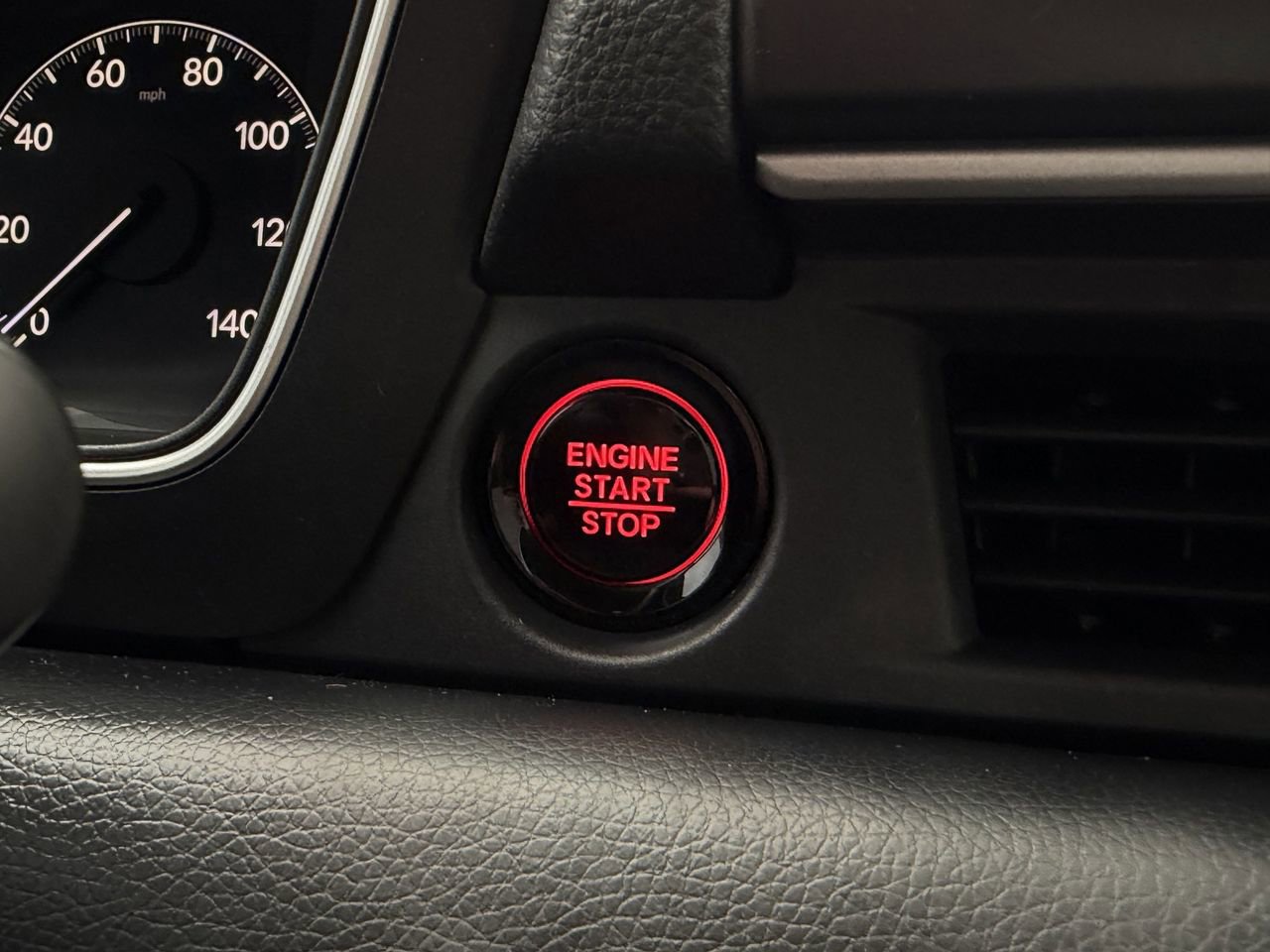 Used 2025 Honda Pilot EX-L image 24