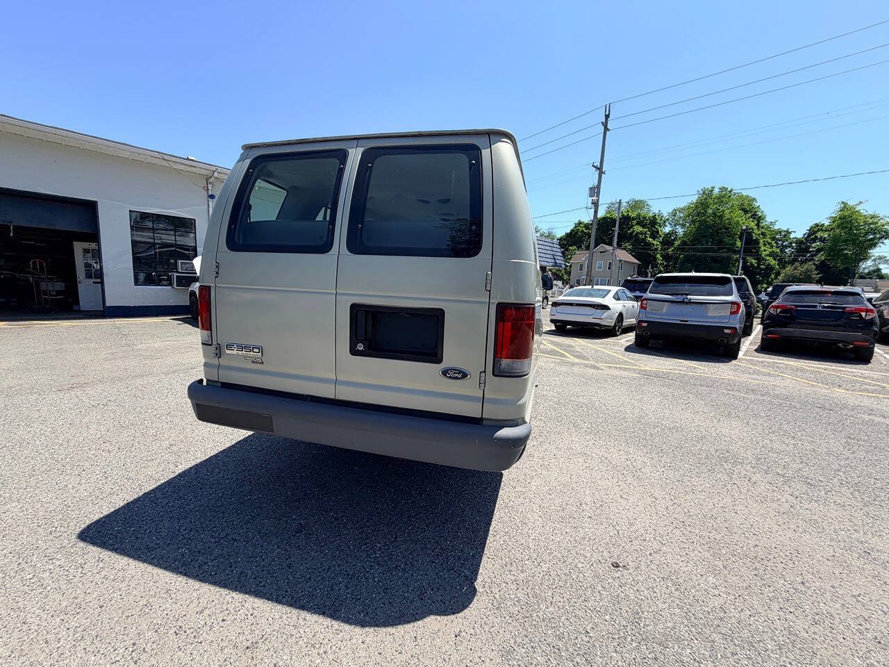 Used 2006 Ford E-350 and Econoline 350 XL RWD image 16