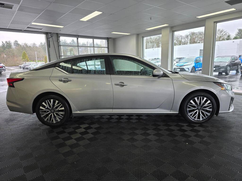 Used 2023 Nissan Altima 2.5 SV image 3