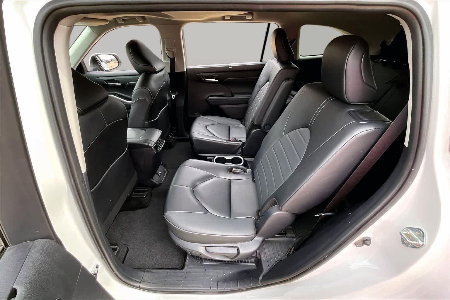 Used 2025 Toyota Highlander XLE AWD/4WD image 21
