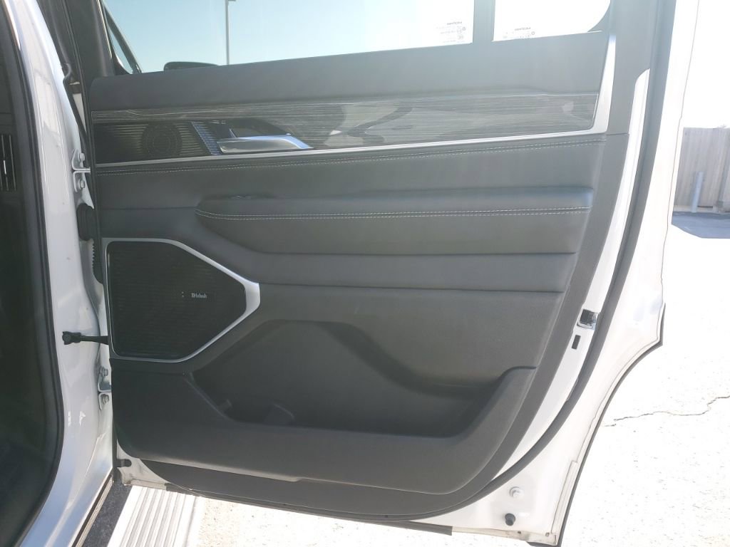 Used 2022 Jeep Wagoneer Series III w/ Premium Group I image 39