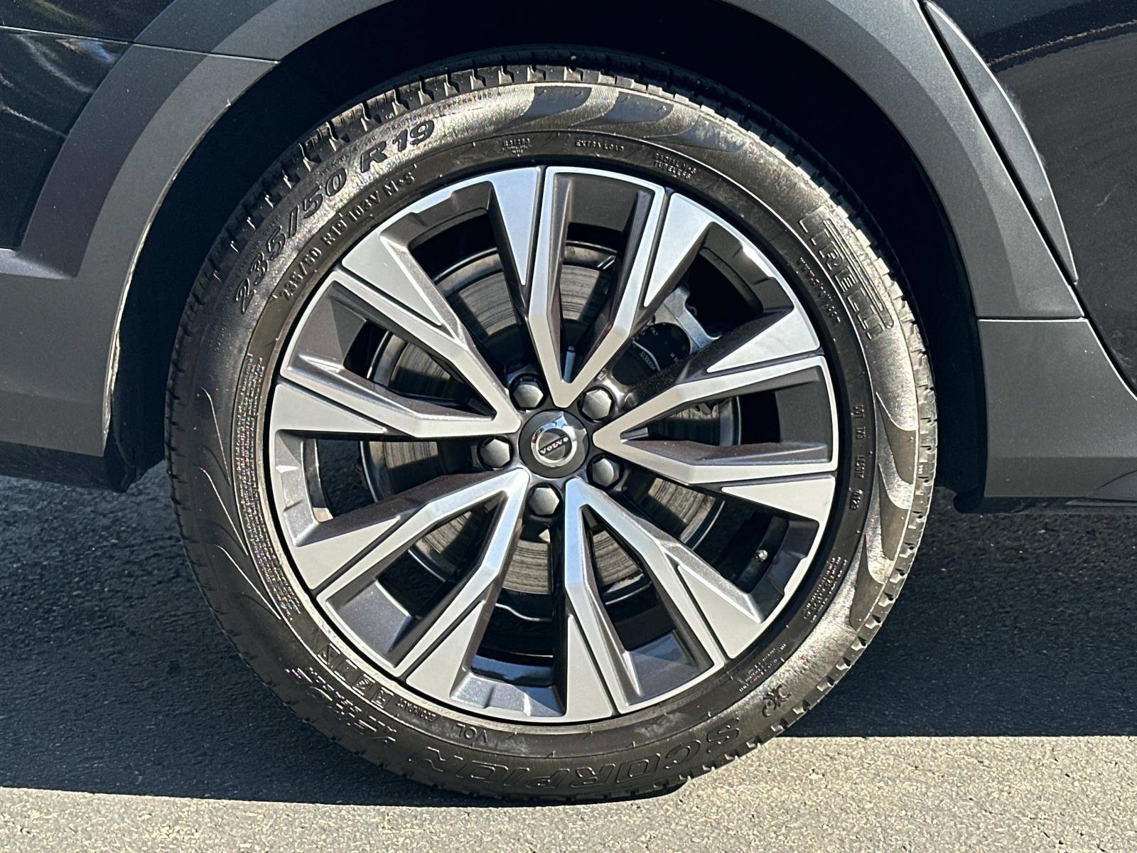 Certified 2024 Volvo V90 B6 Cross Country Plus w/ Climate Package image 27