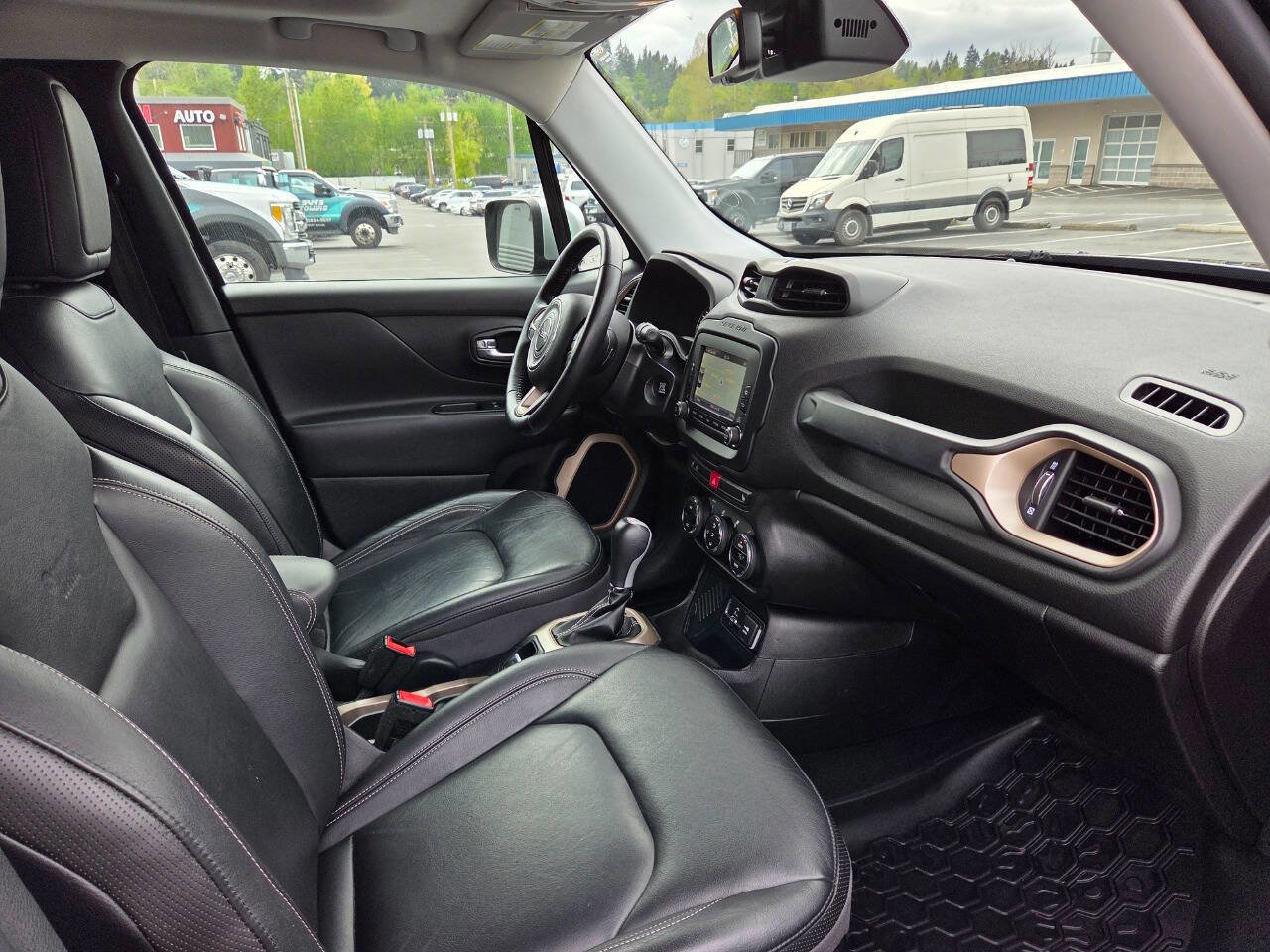 Used 2016 Jeep Renegade Limited FWD image 17