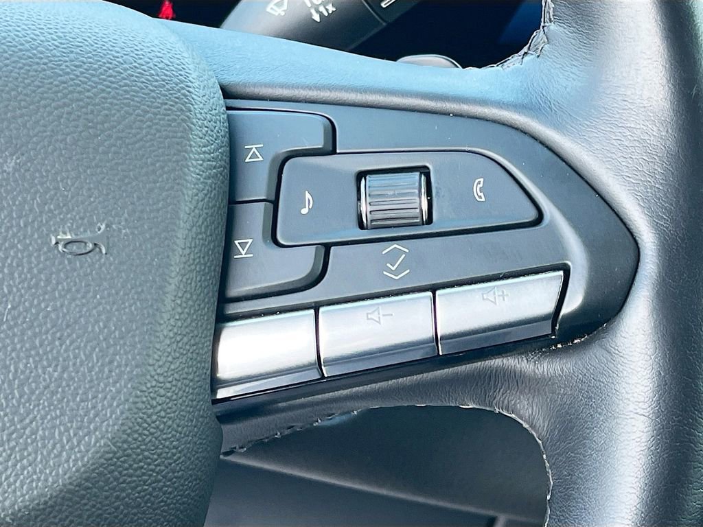 Certified 2025 Cadillac XT4 Premium Luxury image 19