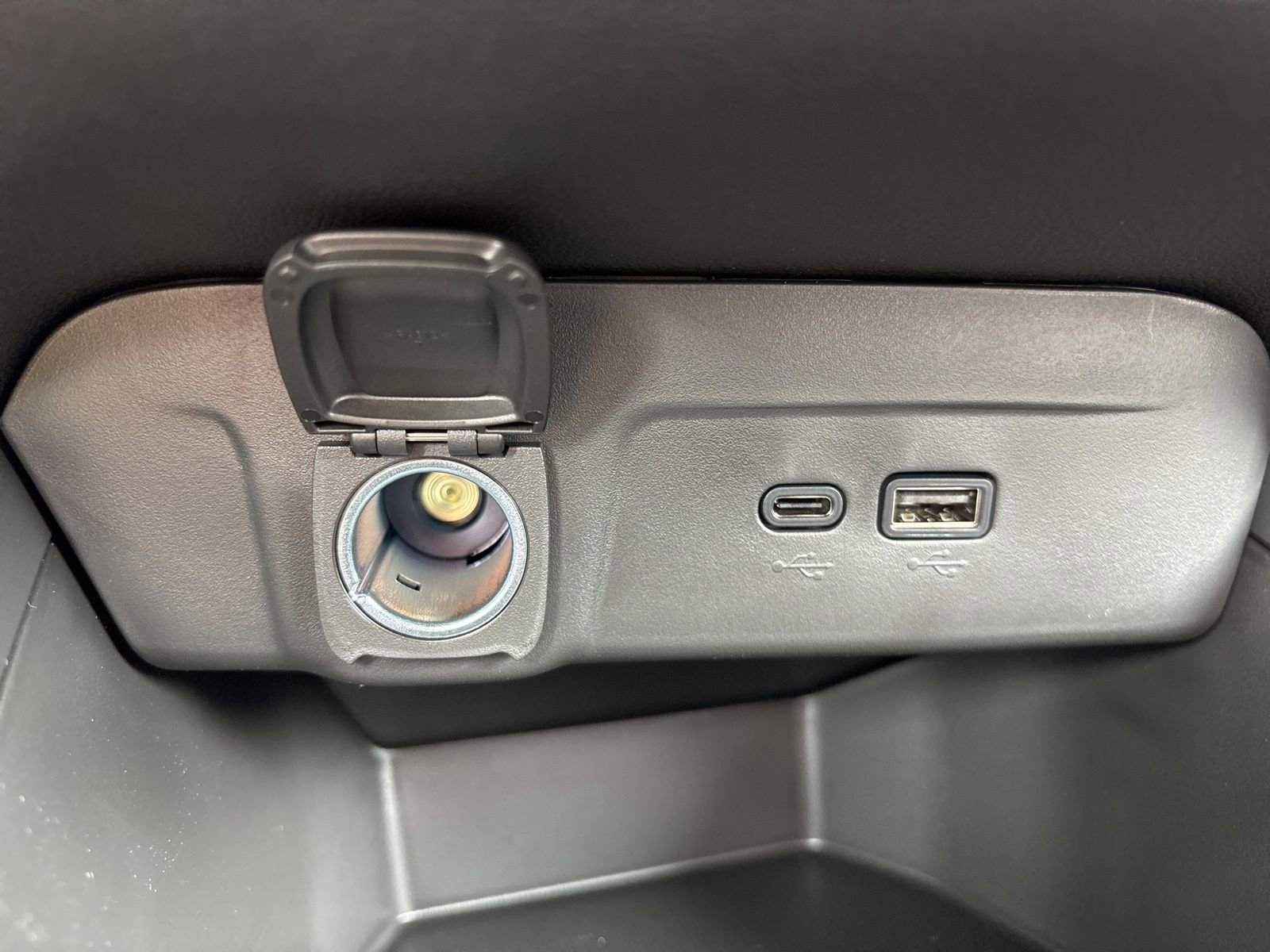 New 2026 Chevrolet Trax RS w/ Sunroof Package image 25