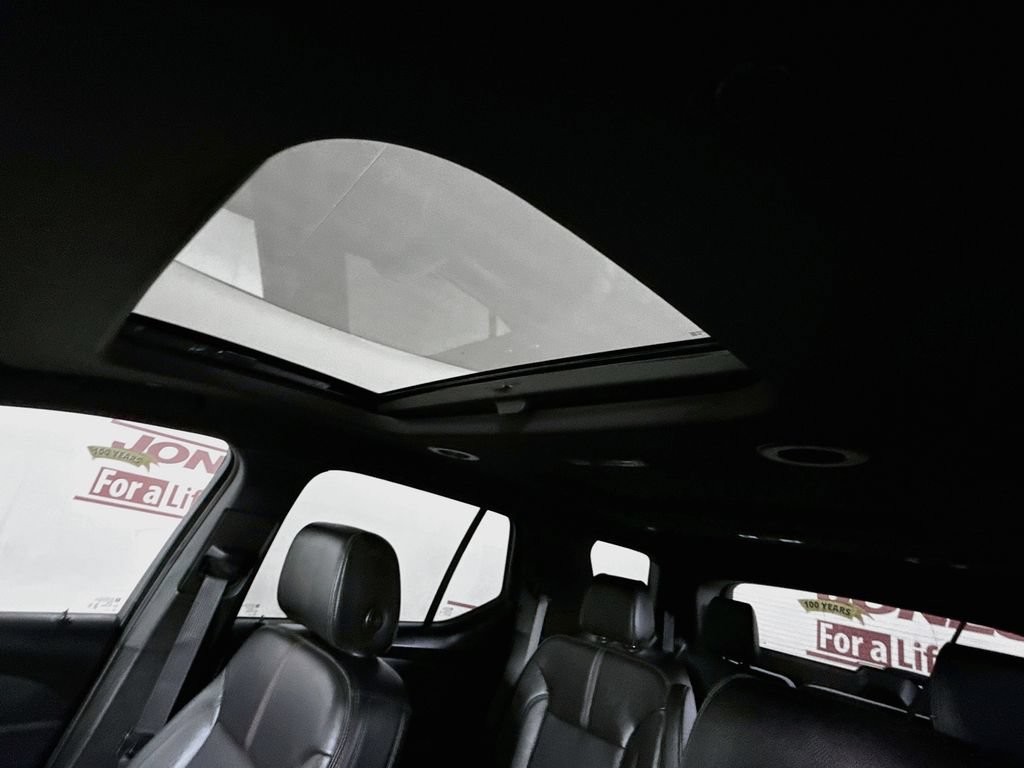 Used 2023 Chevrolet Traverse RS AWD/4WD image 11