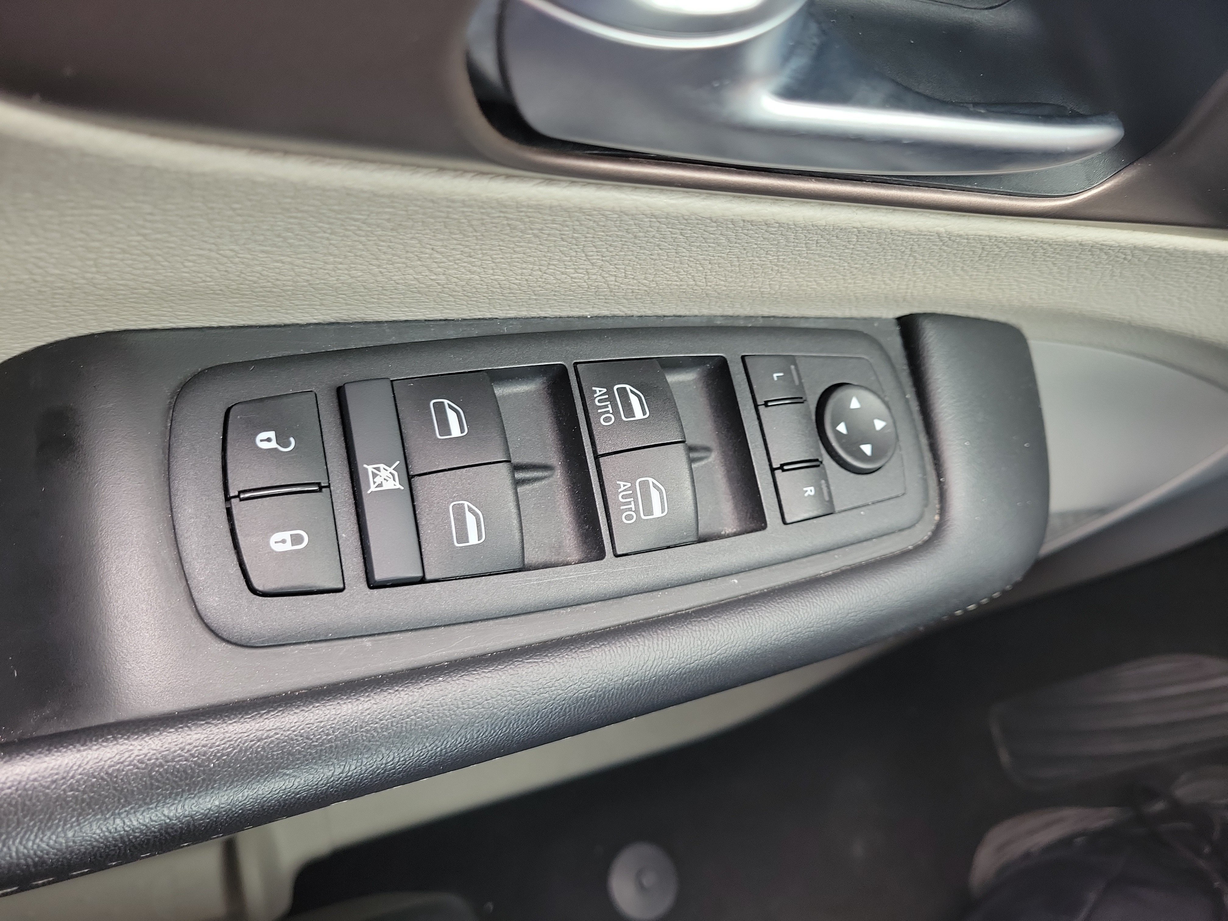 Used 2023 Chrysler Voyager LX FWD image 22
