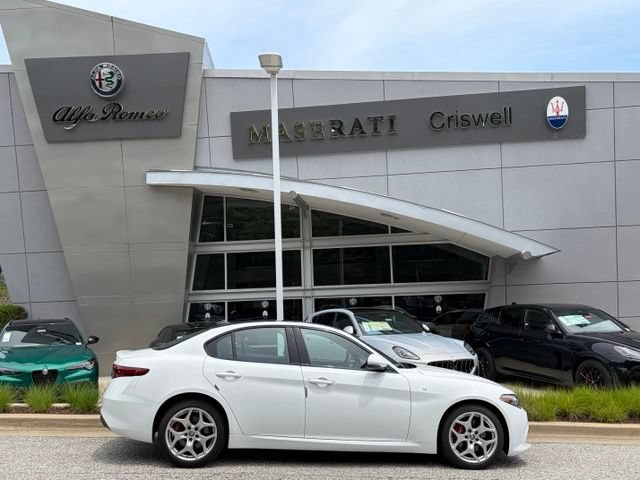 Used 2023 Alfa Romeo Giulia Ti AWD/4WD image 4