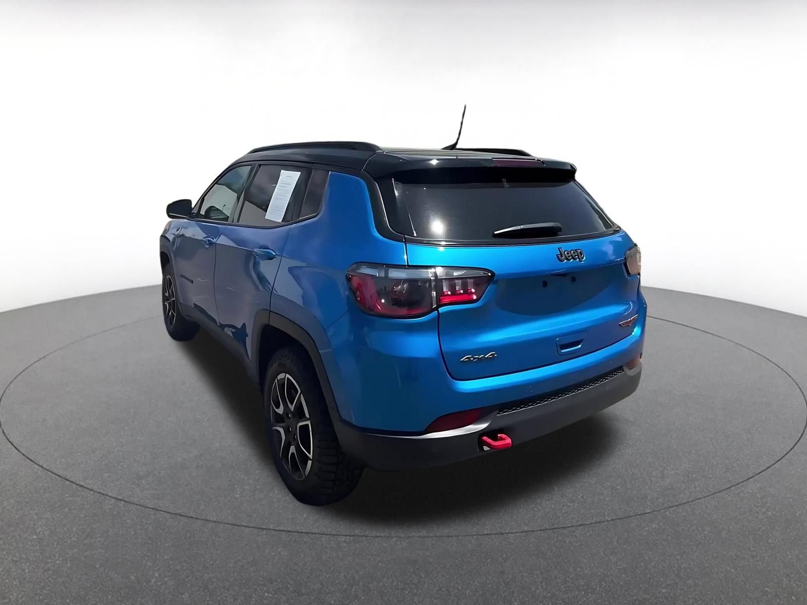 Used 2025 Jeep Compass Trailhawk AWD/4WD image 12