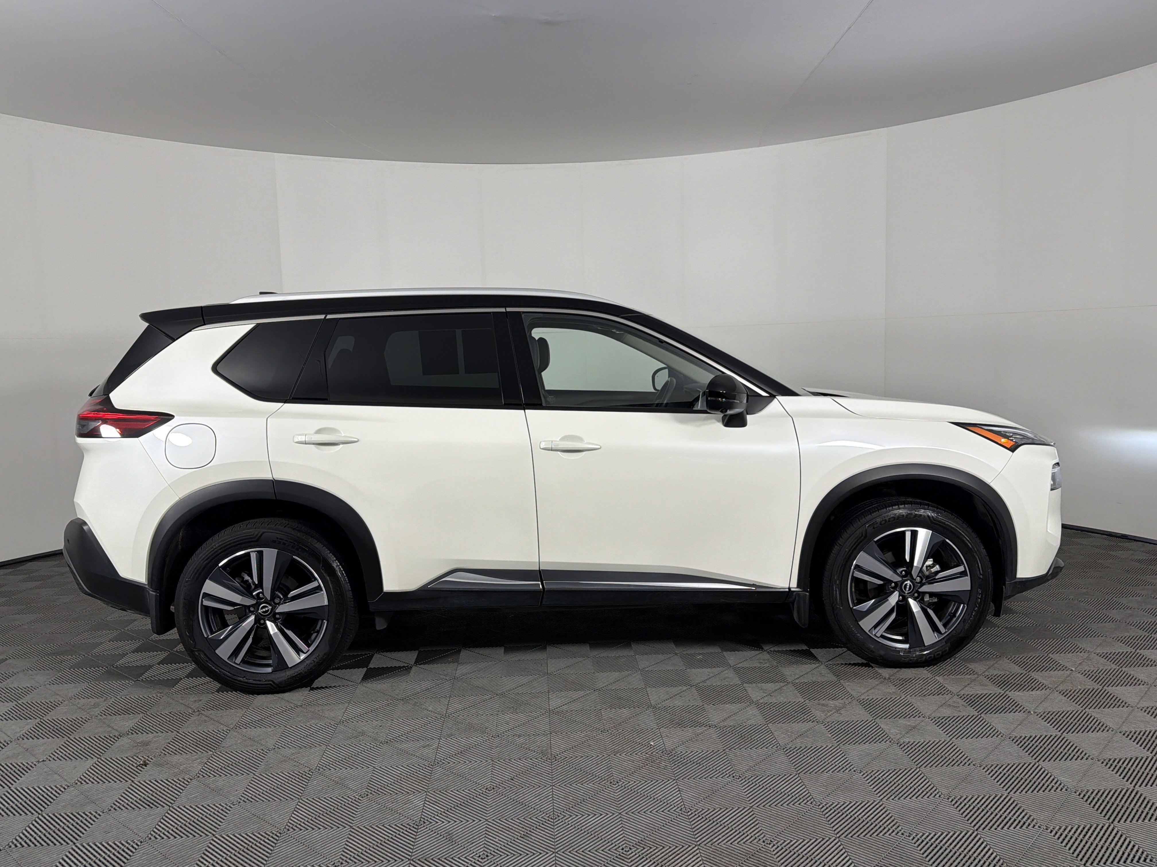 Used 2023 Nissan Rogue SL image 23