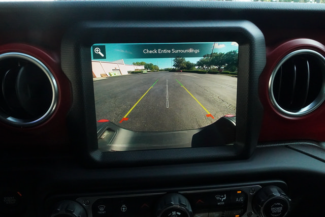 Used 2023 Jeep Gladiator Rubicon w/ LED Lighting Group AWD/4WD image 16
