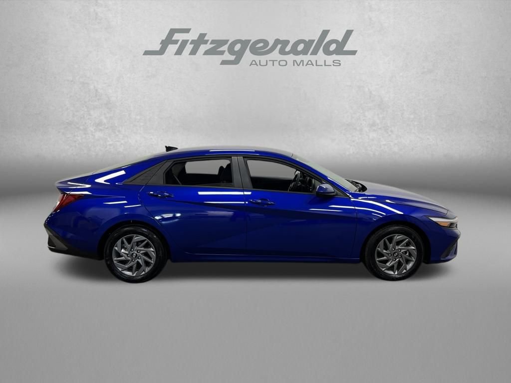 Used 2025 Hyundai Elantra Blue image 7
