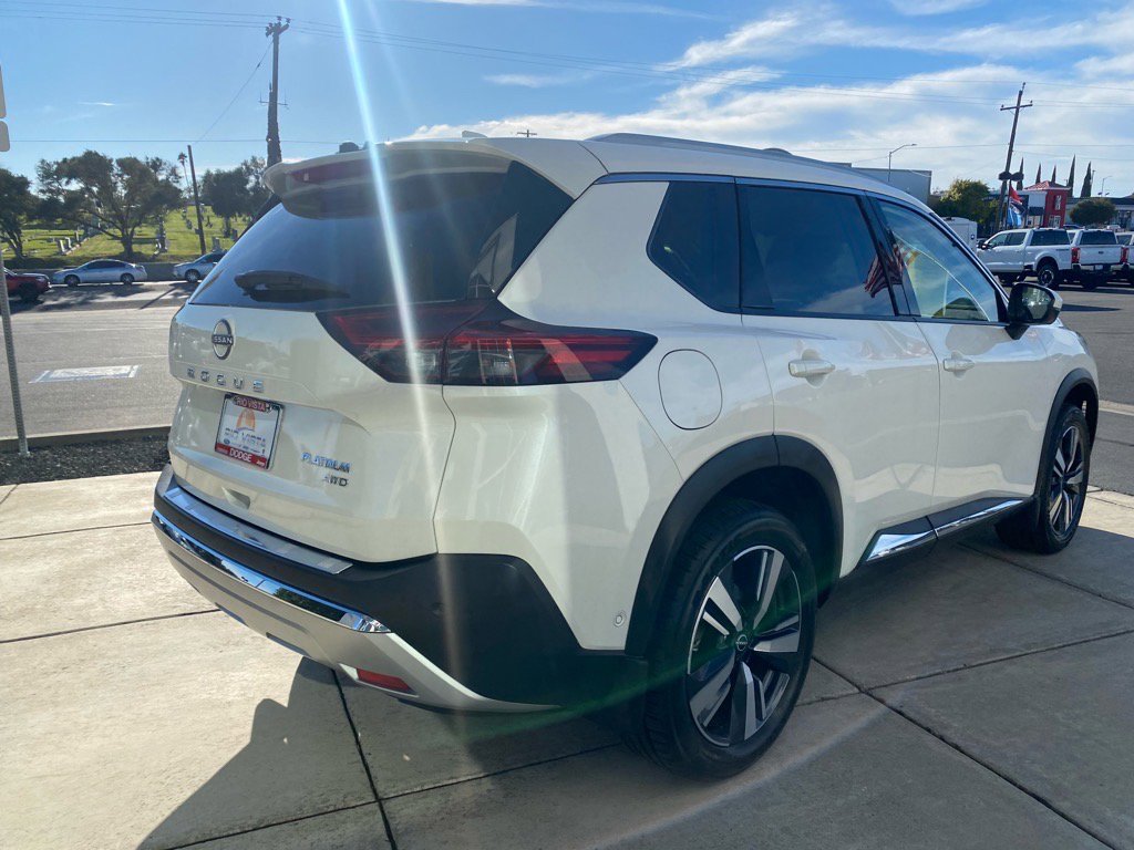 Used 2023 Nissan Rogue Platinum w/ Platinum Premium Package image 8