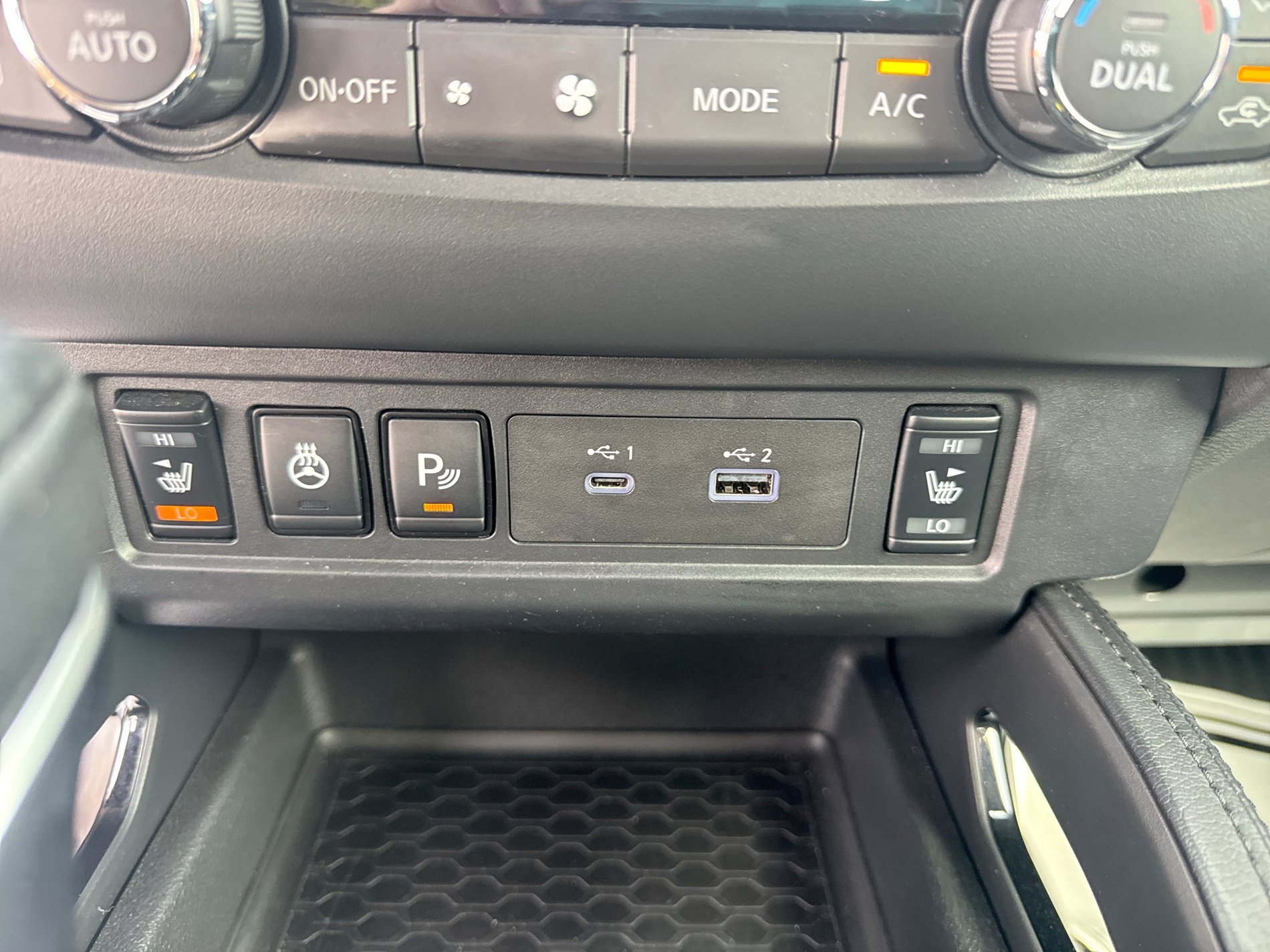 Used 2022 Nissan Frontier PRO-4X w/ Pro-4X Premium Package AWD/4WD image 21