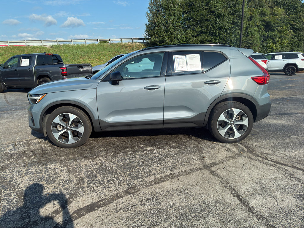 Used 2023 Volvo XC40 B4 Ultimate FWD image 4