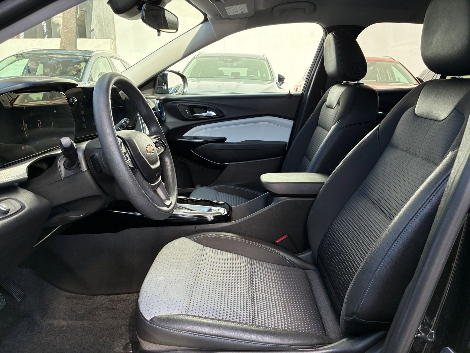 Used 2025 Chevrolet Trax LT image 25