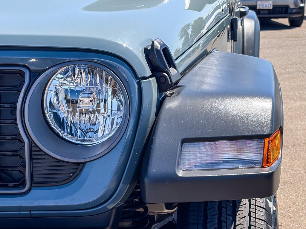 Used 2025 Jeep Wrangler Sport AWD/4WD image 7