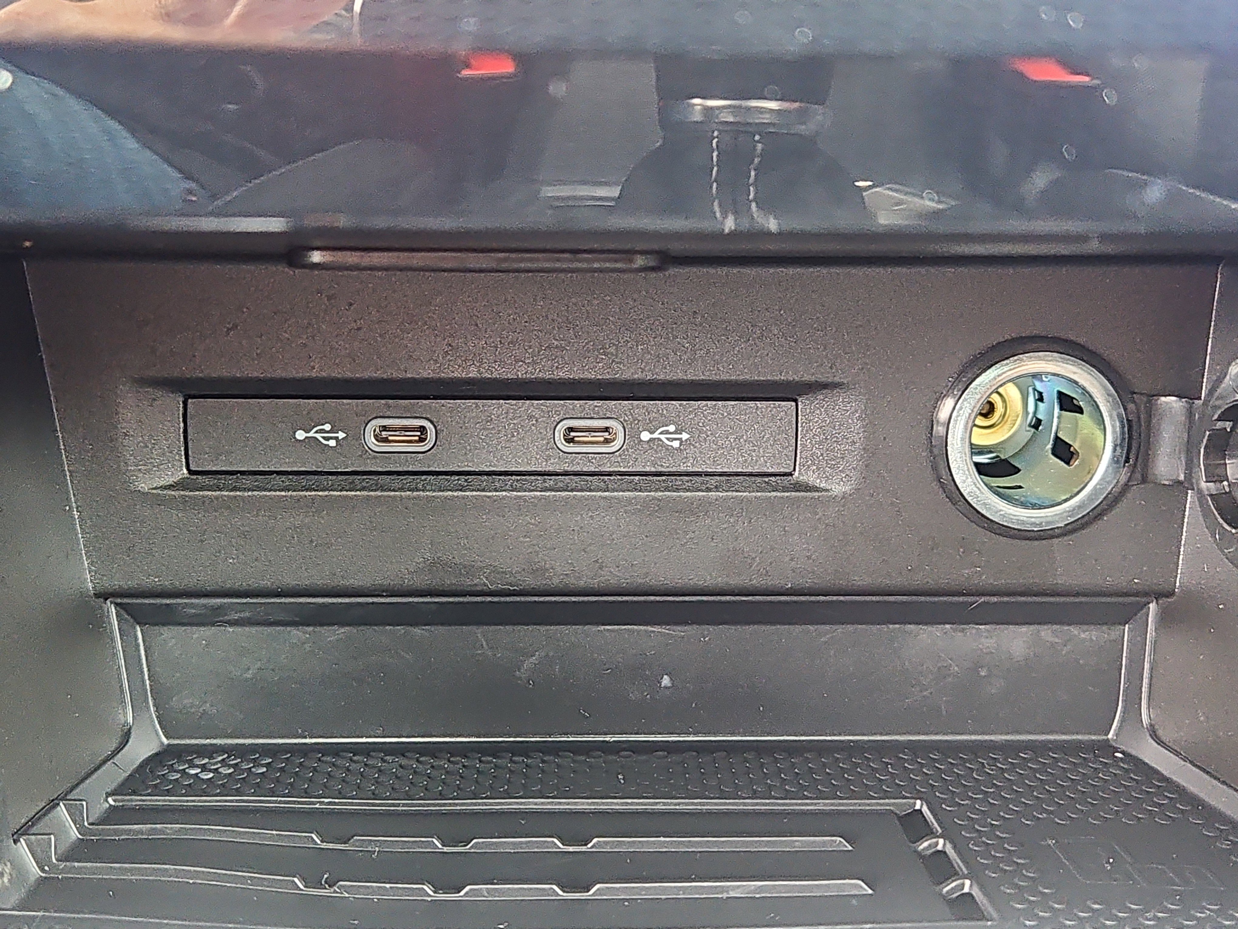 Certified 2025 Volkswagen Taos SE image 12