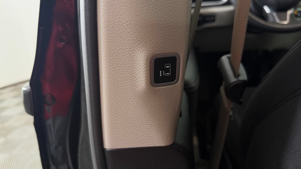 Used 2023 Chrysler Voyager LX FWD image 26