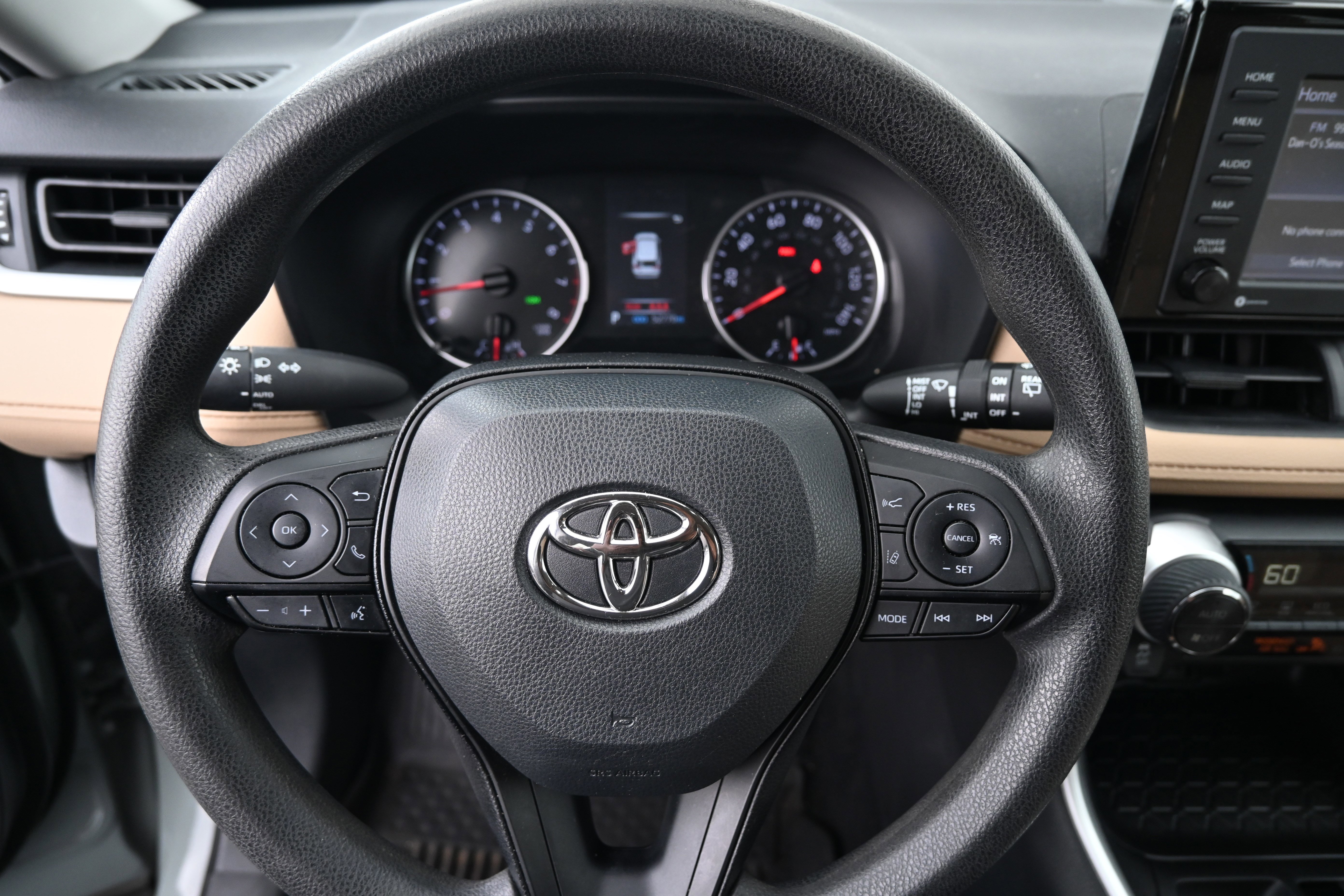 Used 2022 Toyota RAV4 XLE image 18