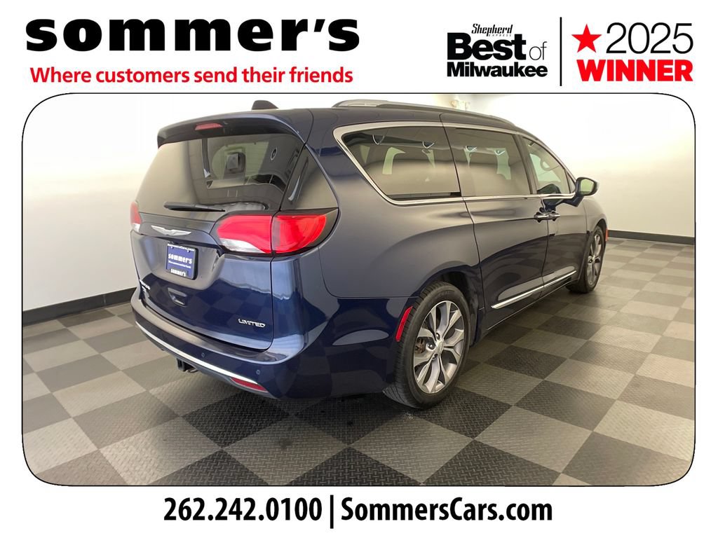 Used 2018 Chrysler Pacifica Limited w/ Tire & Wheel Group FWD image 5