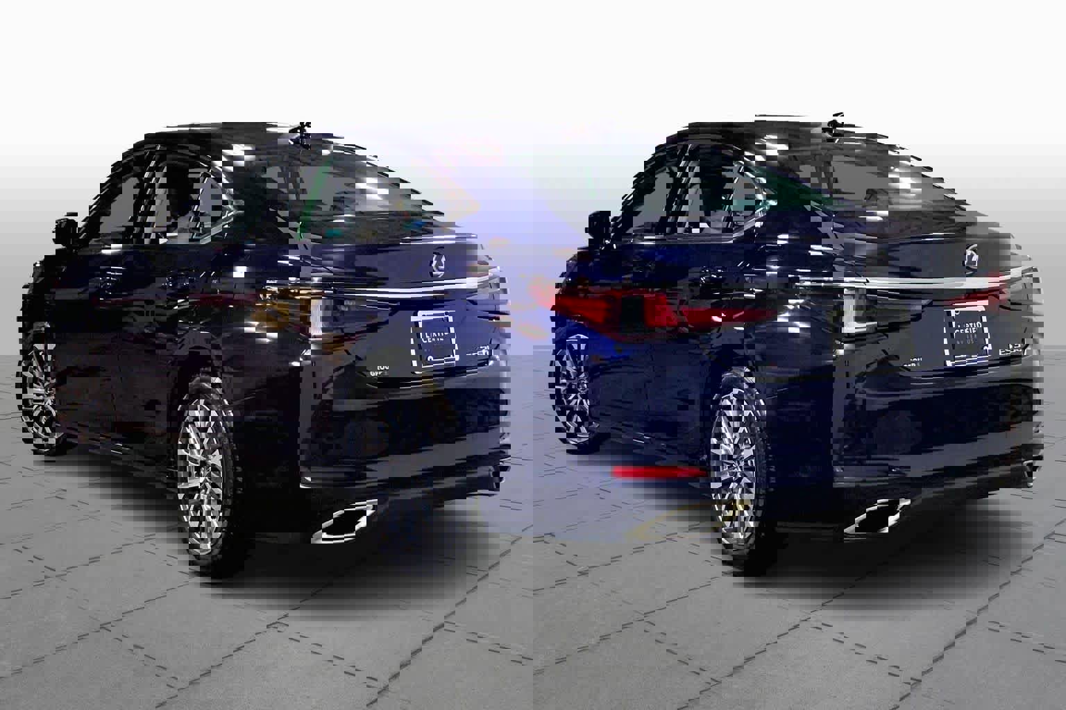 Certified 2024 Lexus ES 350 w/ Accessory Package (Z2) image 12