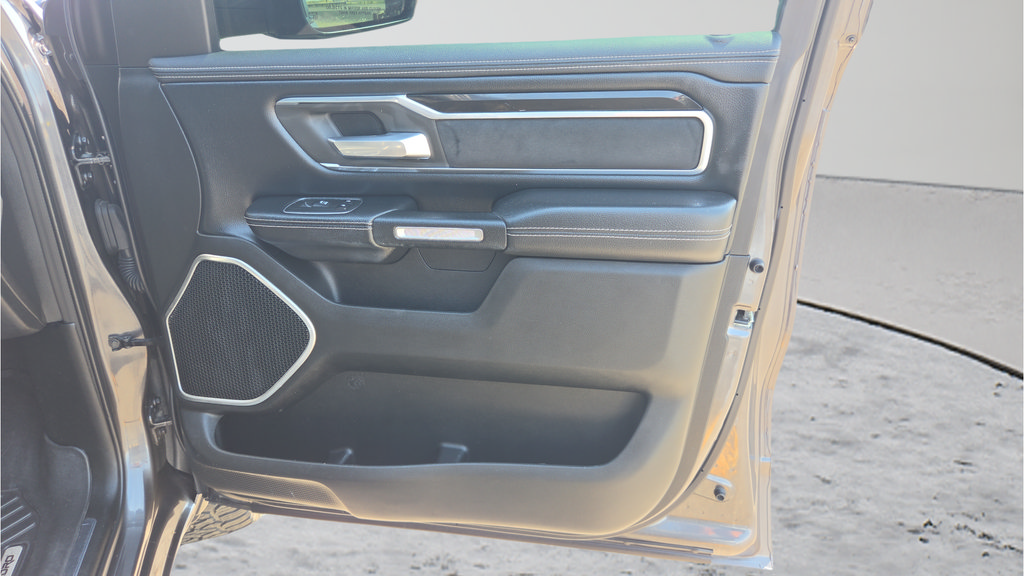 Used 2019 RAM 1500 Laramie w/ Sport Appearance Package AWD/4WD image 44
