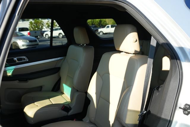 Used 2017 Ford Explorer XLT w/ Equipment Group 202A FWD image 16